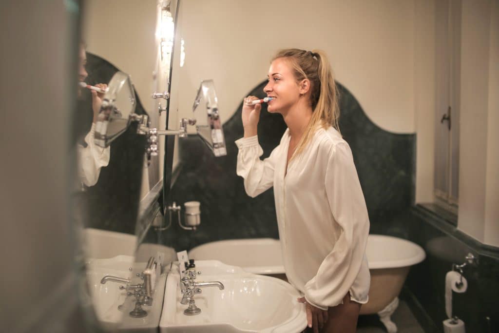Women brushing her teeth