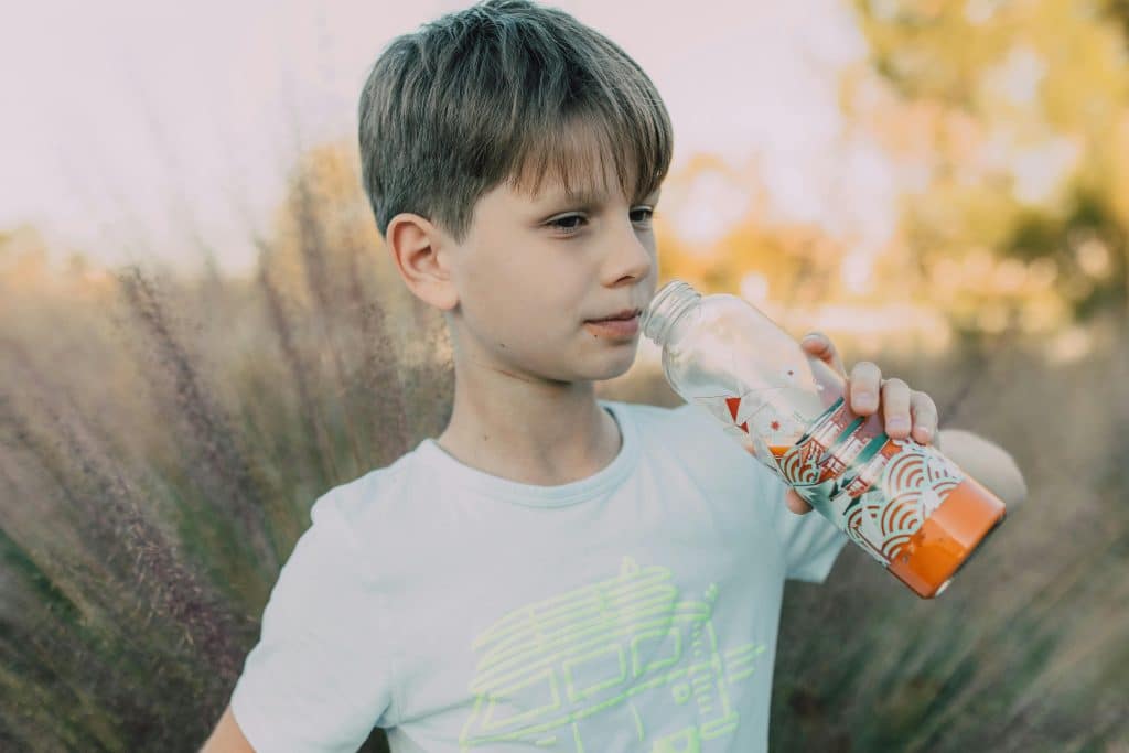 kids hydrating